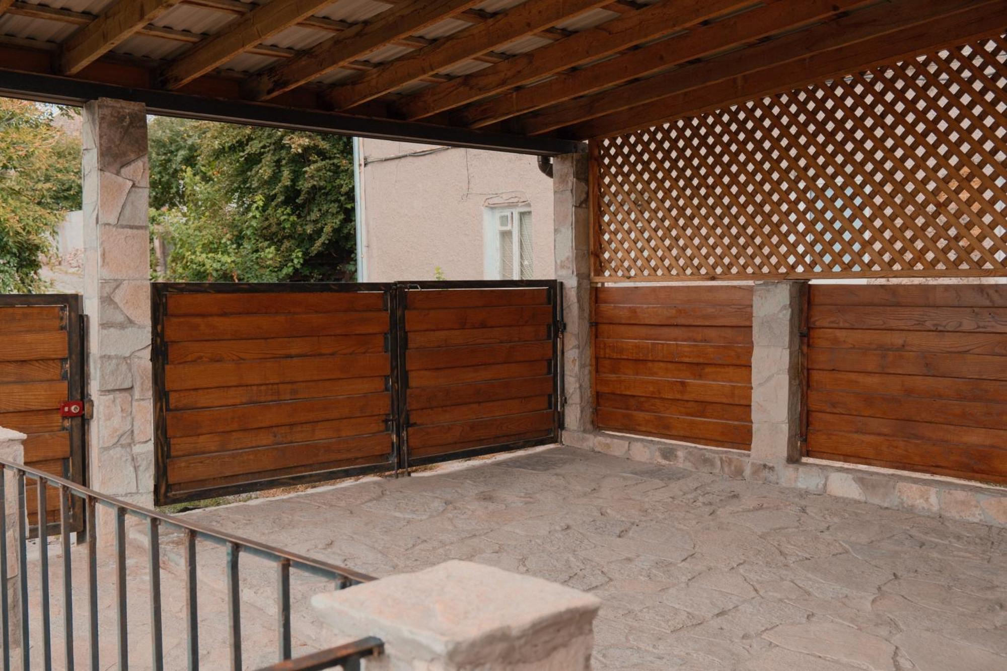 Будинок З Видом На Стару Фортецю Camenița Exterior foto