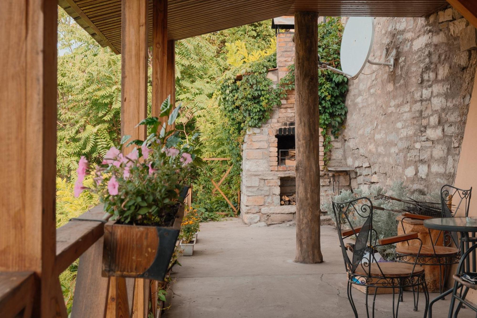 Будинок З Видом На Стару Фортецю Camenița Exterior foto